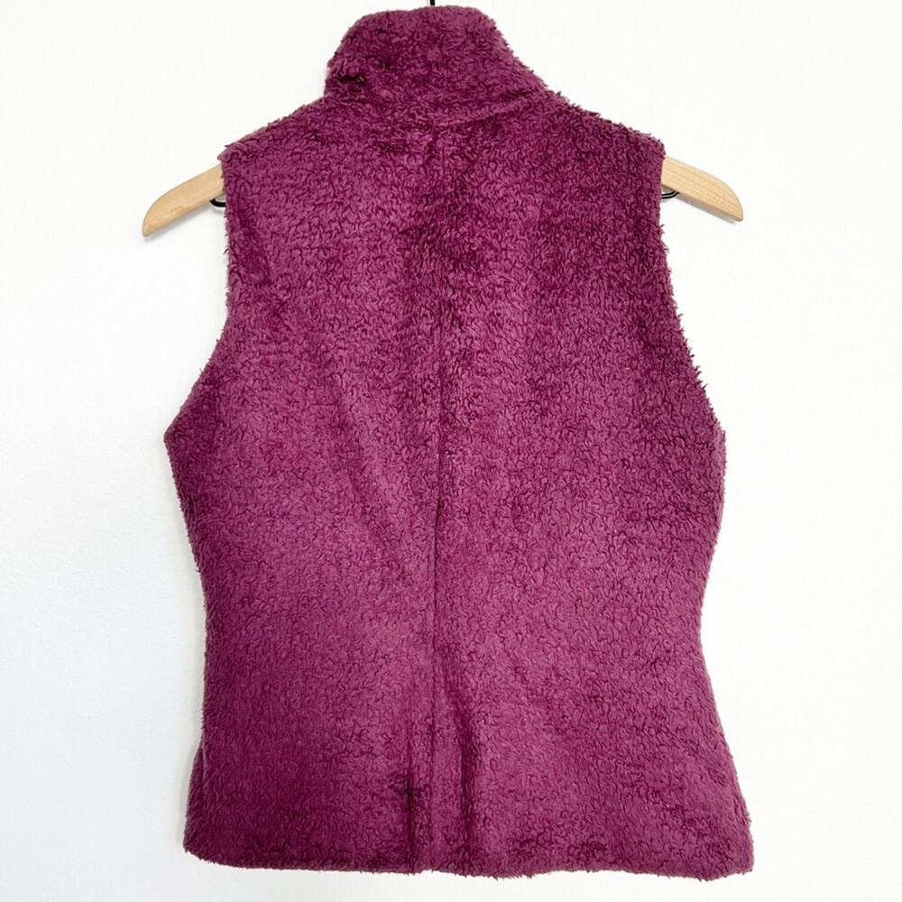Patagonia Women Retro Classic Nubby Fleece Magenta Reversible Vest - Picture 2 of 5